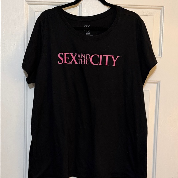 Black T-Shirt with Pink 'Sex and the City' Print - Picture 3 of 7